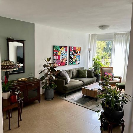 A Room In A Modern Apartment Near The Belinson Schneider Hospital And The Red Line To Tel Aviv Petach Tikva Exterior photo