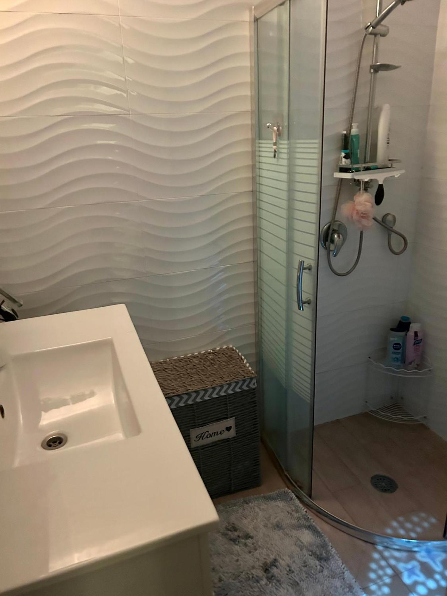 A Room In A Modern Apartment Near The Belinson Schneider Hospital And The Red Line To Tel Aviv Petach Tikva Exterior photo